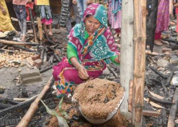 রংপুরের গঙ্গাচড়ায় আগুনে পুড়ে ছাই ছয় পরিবারের ৮টি ঘর
