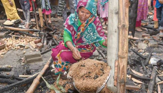রংপুরের গঙ্গাচড়ায় আগুনে পুড়ে ছাই ছয় পরিবারের ৮টি ঘর