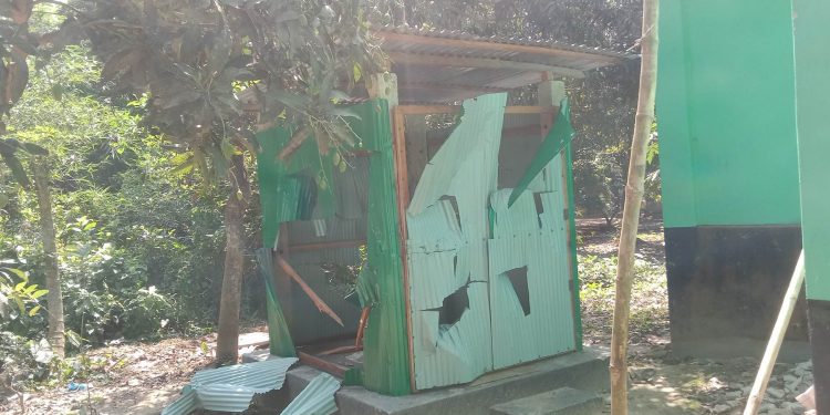 সালথায় দফায় দফায় সংঘর্ষে আহত ২৫: বাড়িঘর ভাঙচুর