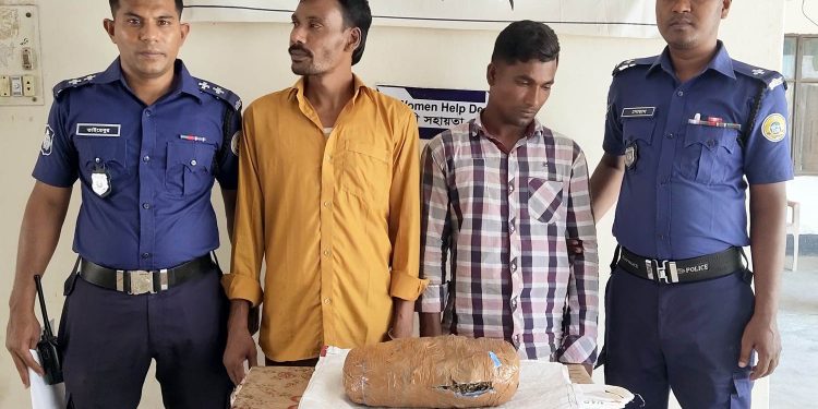 পটুয়াখালীতে দুই কেজি গাঁজাসহ দুই মাদক ব্যবসায়ী আটক