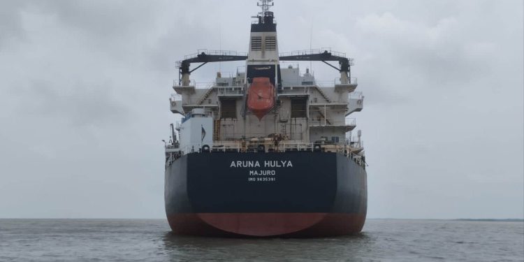 এই প্রথম পায়রা বন্দরে ভিড়লো ১০.২ মিটার গভীরতার জাহাজ ‘অরুনা হুলিয়া’