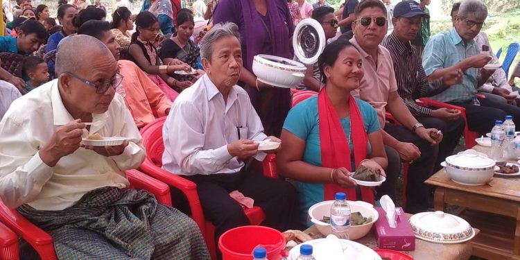 ডংনালা মারমাদের ঐতিহ্যের উচ্ছ্বাসে মুখরিত  পিঠা উৎসব অনুষ্ঠিত 