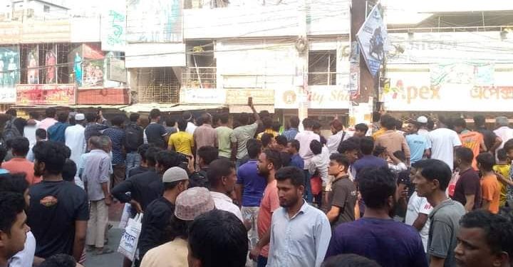 রংপুরে মতি প্লাজা মার্কেটে আগুনে পুড়ল ১৬টি দোকান