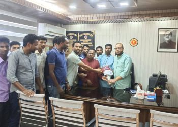 নবাগত UNO কে জাতীয় আদিবাসী পরিষদ নিয়ামতপুর উপজেলা কমিটির পক্ষ থেকে ফুলের শুভেচ্ছা”