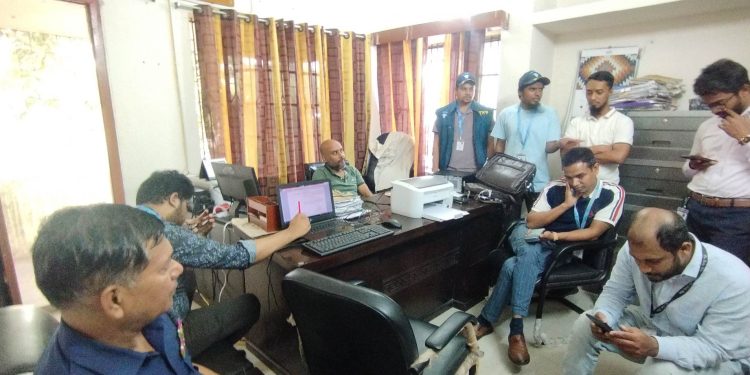 শরীয়তপুরে ঘুষের টাকাসহ বিসিক কর্মকর্তা গ্রেফতার