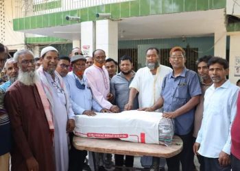কুষ্টিয়ার দৌলতপুরে সাবেক এমপি রেজাউল হক চৌধুরীর ঈদ উপহার