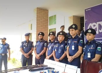 লালপুরে কাটারাইফেল ও শটগানসহ ১২২ রাউন্ড গুলি উদ্ধার