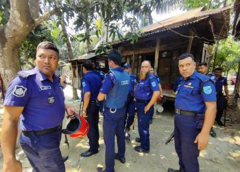 মাদক সম্রাজ্য খ্যাত লৌহজং গোয়ালীমান্ডায় পুলিশের সাড়াশি অভিযান