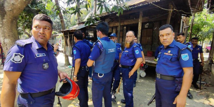 মাদক সম্রাজ্য খ্যাত লৌহজং গোয়ালীমান্ডায় পুলিশের সাড়াশি অভিযান