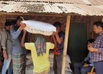 তেঁতুলিয়ায় ২৬৩ বস্তা সারসহ সাবেক ইউপি চেয়ারম্যান আটক