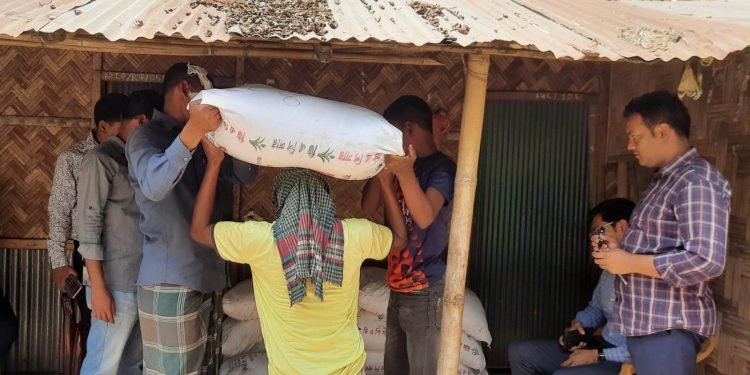 তেঁতুলিয়ায় ২৬৩ বস্তা সারসহ সাবেক ইউপি চেয়ারম্যান আটক