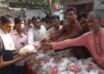 রাজশাহীর বাঘায় প্রতিবন্ধী বিদ্যালয়ের শিক্ষার্থীদের মাঝে ঈদ উপহার দিলেন মেয়র আক্কাস আলী