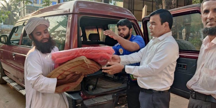 অগ্নিকাণ্ডে ক্ষতিগ্রস্ত ৪ পরিবারের পাশে দাঁড়ালেন শরীয়তপুর সদর ইউএনও