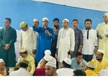 অসংখ্য লোকসমাগমের মাঝেও অত্যান্ত সুশৃঙ্খল পরিবেশের মধ্যে দিয়ে বিশাল আয়োজনে মিলাদ মাহফিল