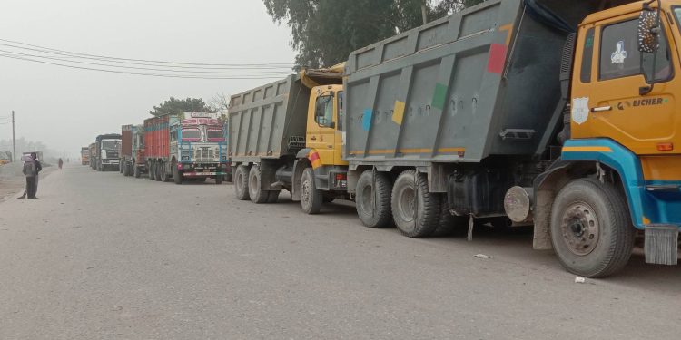 ঈদের ছুটি শেষে বাংলাবান্ধা স্থলবন্দর চালূ