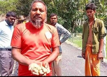 মিঠাপুকুরে রাতের আঁধারে নিম্মমাননের সামগ্রী ব্যবহারে রাস্তার কার্পেটিং কাজ