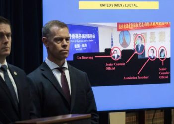 যুক্তরাষ্ট্রে চীনের গোপন পুলিশ স্টেশন চালানোর অভিযোগে গ্রেপ্তার ২