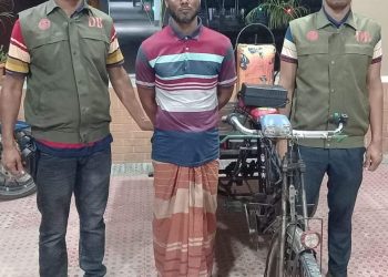 নড়াইলে চোরাই ইজিভ্যান উদ্ধার, আটক-১