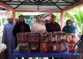 নড়াইলে কাজী সরোয়ার হোসেনের ঈদ উপহার বিতরন
