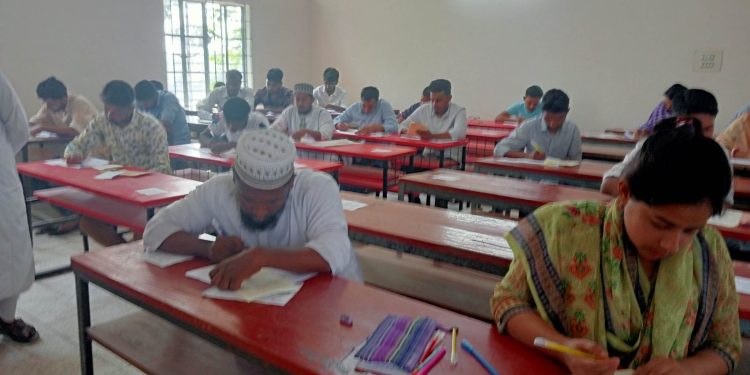 কুয়াকাটা পৌরসভায় কর্মচারী নিয়োগের লিখিত পরিক্ষা অনুষ্ঠিত