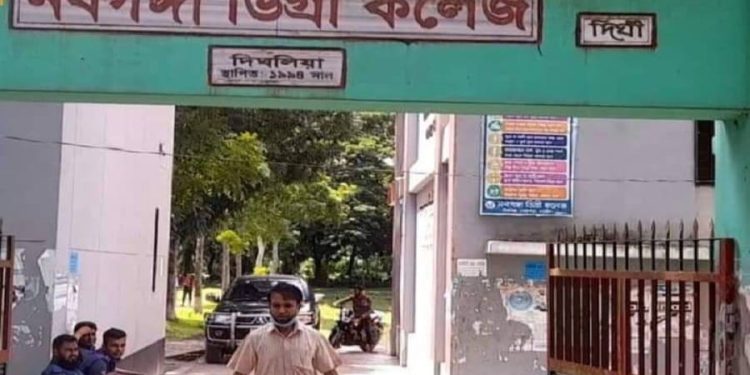 দূর্নীতি দায়গ্রস্ত অধ্যক্ষকে বহালের চেষ্টা! আদালতে মামলা