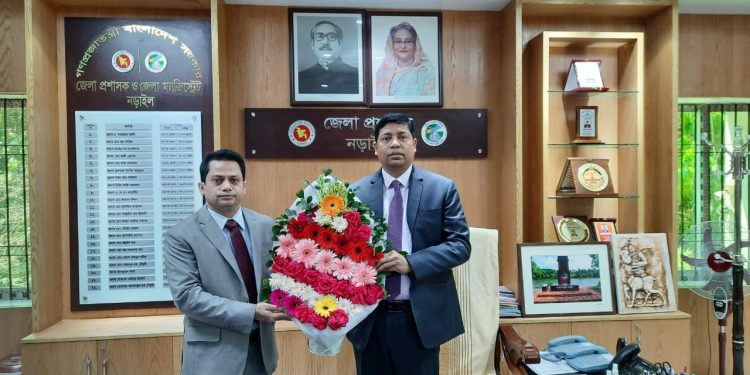 নবাগত জেলা প্রশাসক আশফাকুল হক চৌধুরীর নড়াইলে যোগদান