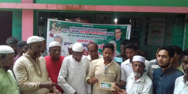 সন্দ্বীপে সাবেক এমপি কামালের ভাতিজা রোমানের আর্থিক অনুদান ও ঈদ উপহার বিতরণ