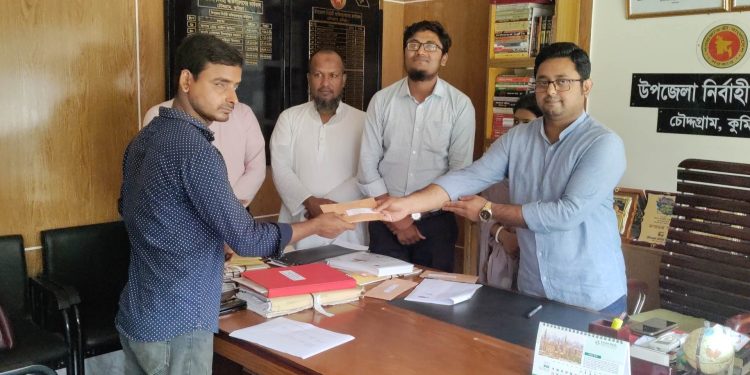 কুমিল্লায় অসহায় দুস্থদের মাঝে আর্থিক সহায়তা বিতরণ