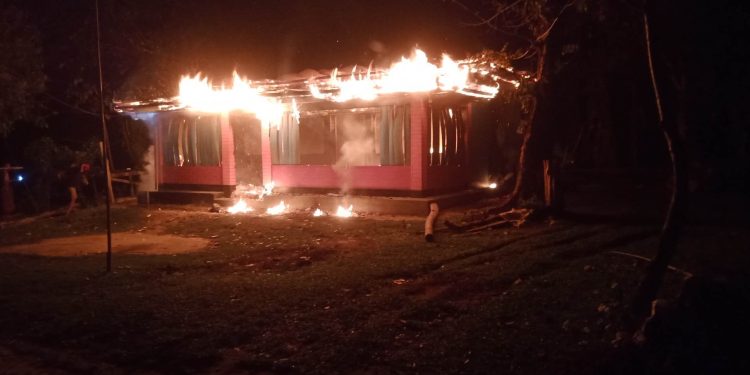 কাপ্তাই ব্যাঙছড়ি মারমা পাড়ায় লেলিহান শিখায় মংটুচিং মারমা স্বপ্ন পুড়ে ছাই