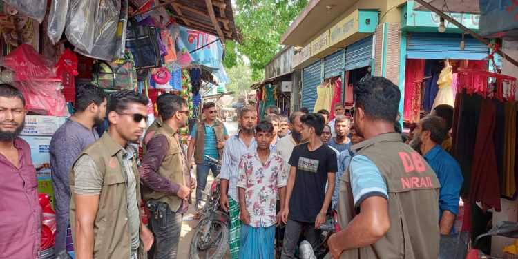 নড়াইলে জনমনে স্বস্তি ফেরাতে বাজার মনিটরিং-এ ডিবি পুলিশ