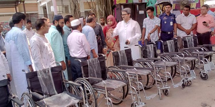 রাজশাহীর বাঘায় শারীরিক প্রতিবন্ধী চলাচলে অক্ষম ব্যক্তিদের মাঝে হুইল চেয়ার ও মেধাবী শিক্ষার্থীদের মাঝে ট‍্যাব বিতরণ অনুষ্ঠান 