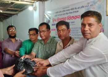 বদলগাছীতে ব্যাটারী চালিত অটোরিক্সা মালিক সমিতির সদস্যদের মাঝে ঈদ উপহার বিতরণ