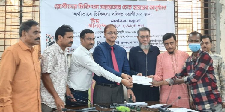 এই সমাজের ধর্ণাঢ্য ব্যক্তিরা এগিয়ে আসলে অসহায় কিডনি রোগীদের জীবন বাঁচানো সম্ভব-সিভিল সার্জন