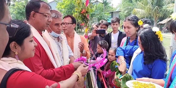 পটুয়াখালীর কলাপাড়ার তুলাতলিপাড়ায় নতুন বর্ষবরণে জলকেলি উৎসব অনুষ্ঠিত হয়েছে