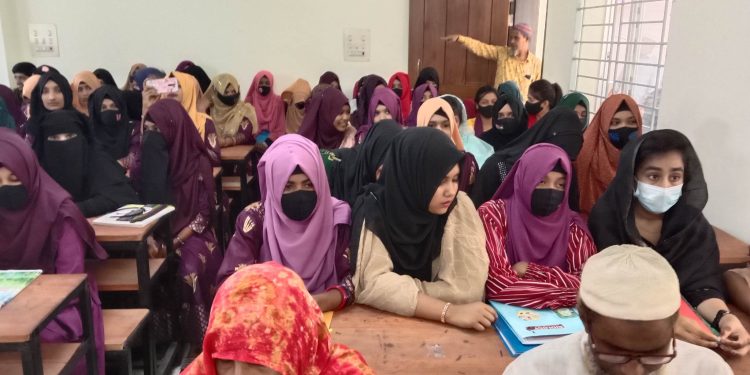 মুরাদনগরে বার্ষিক মিলাদ ও দোয়া অনুষ্ঠিত