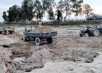 তিস্তা নদী থেকে বালু উত্তোলন ও সরকারি কাজে বাধা দেওয়ায় গঙ্গচড়ায় আওয়ামী লীগ নেতা আটক