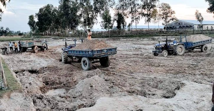 তিস্তা নদী থেকে বালু উত্তোলন ও সরকারি কাজে বাধা দেওয়ায় গঙ্গচড়ায় আওয়ামী লীগ নেতা আটক