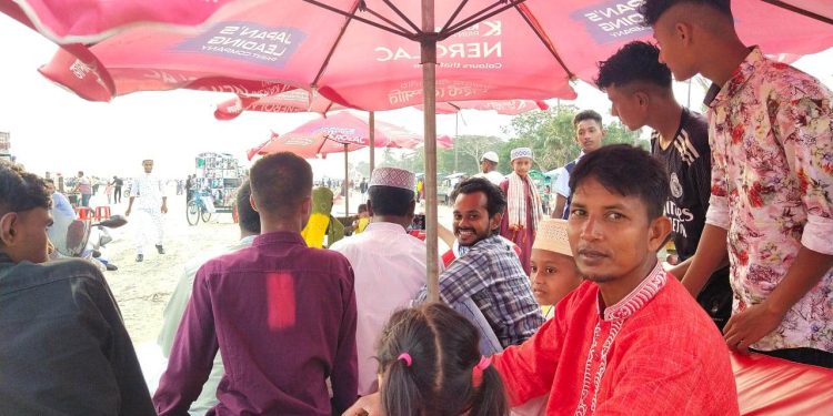 ঈদে প্রাণ ফিরেছে কুয়াকাটা সমুদ্র সৈকতের