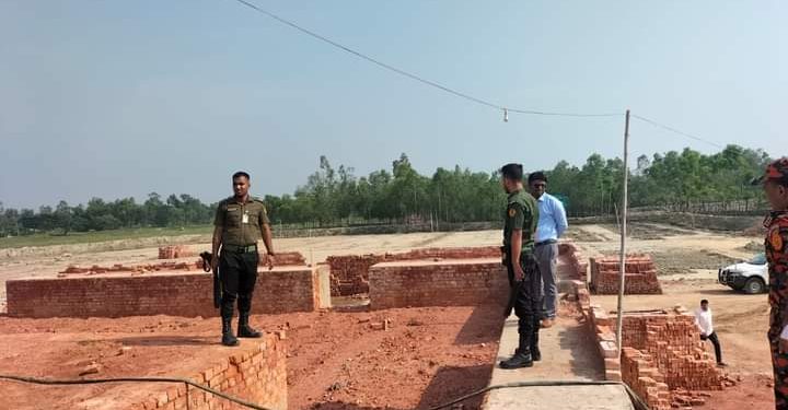 বাঁশখালীতে  ইট ভাটার অফিস সিলগালা