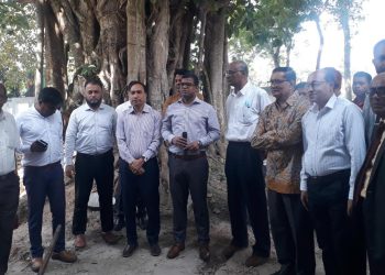 নড়াইলে পাক বিমান বাহিনীর হামলায় ক্ষতিগ্রস্থ বট গাছের গোড়া পাকাকরন কাজের উদ্বোধন
