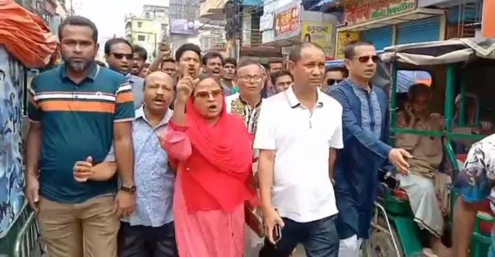 নেত্রকোণায় বিএনপি অফিসে আগুন, আওয়ামী লীগের বিক্ষোভ মিছিল