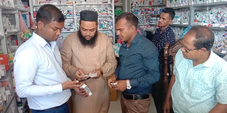 পটুয়াখালীতে দুই ফার্মেসীকে ৪০ হাজার টাকা জরিমানা