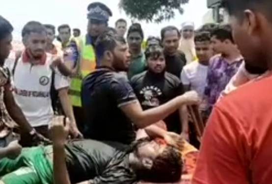 কুয়াকাটা সমুদ্রে ভেসে যাওয়া ২ পর্যটক জীবিত উদ্ধার