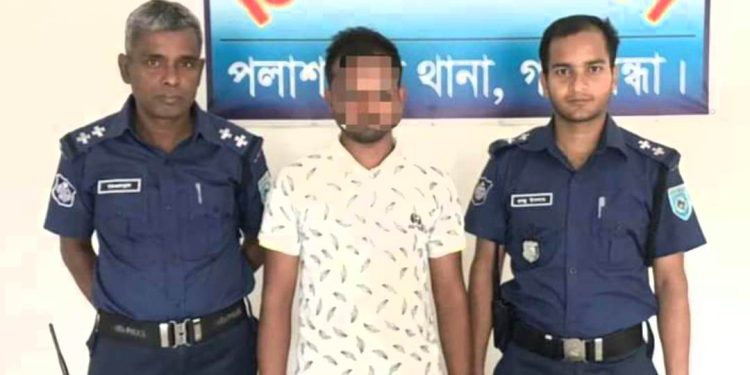 চৌকশ এসআই রাজুর অভিযানে পলাশবাড়ীতে ২২ বোতল ফেন্সিডিল’সহ গ্রেফতার-০১