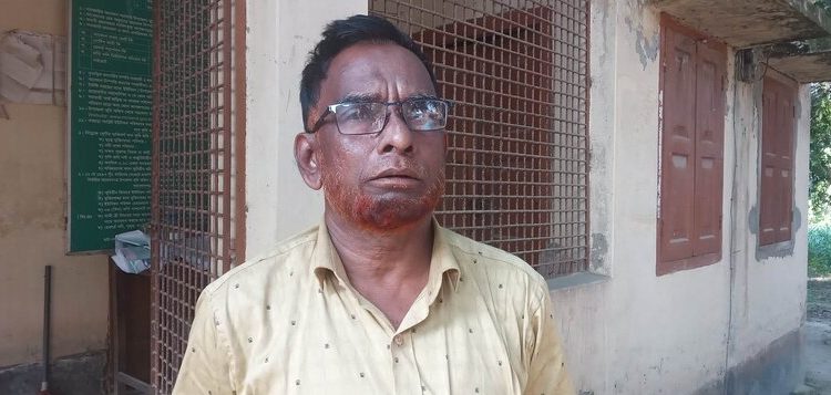 ব্রহ্মগাছা ইউনিয়ন ভূমি অফিসের অফিস সহকারী ছামাদের বিরুদ্ধে অনিয়মের অভিযোগ