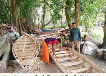 বগুড়ার সারিয়াকান্দিতে চলছে নৌকা তৈরী ও মেরামতের ধুম