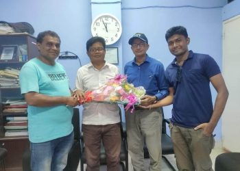 কাপ্তাই প্রেস ক্লাবে স্বঘোষিত সভাপতি-সম্পাদক দাবি করে উল্টো ফুলেল শুভেচ্ছা জানাতে গেলে বিপাকে পড়েন কর্মকর্তারা