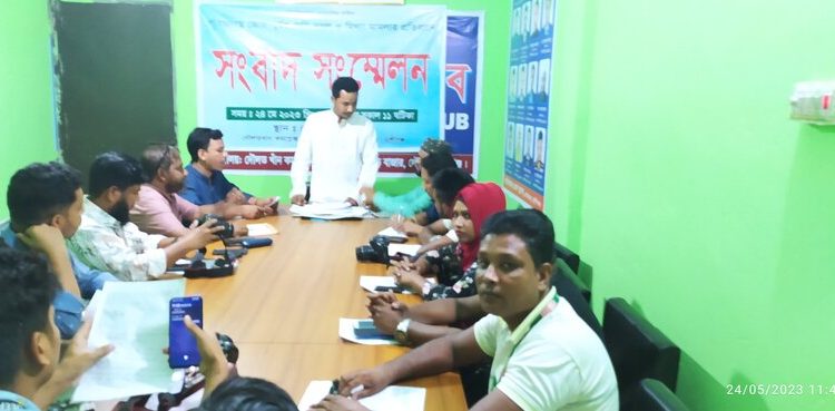 মুন্সীগঞ্জের লৌহজংয়ে জোরপূর্ব জমি দখলের প্রতিবাদে সংবাদ সম্মেলন 