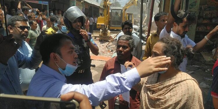 গাইবান্ধা জেলা প্রশাসনের উদ্যোগে পলাশবাড়ীতে অবৈধ স্থাপনা উচ্ছেদ অভিযান