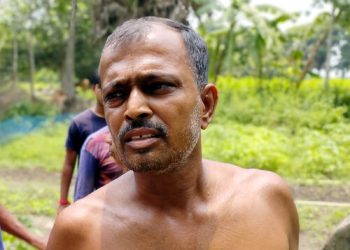 নড়াইলে সরকারী হালটের জমি দখল করে ইউপি সদস্যের ঘেরকাটা